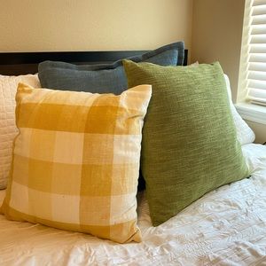 set of 3 pillows
